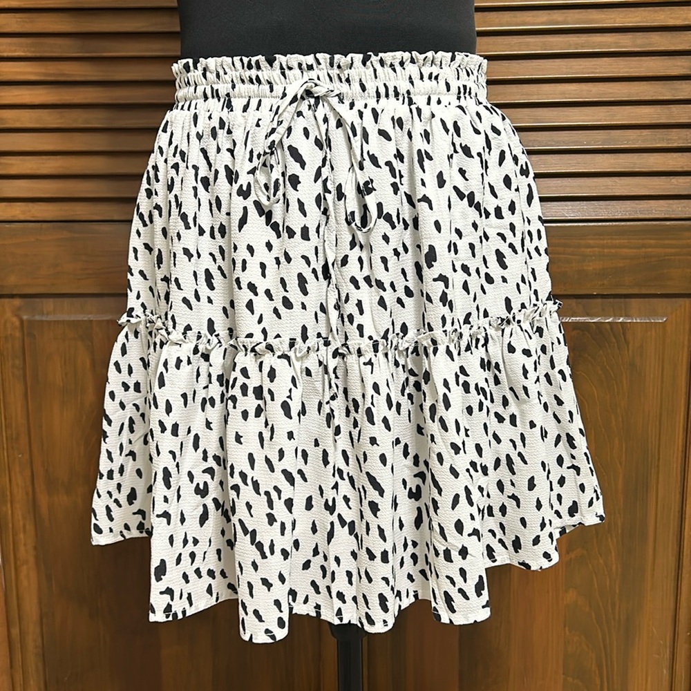 Polly Black & White Spotted Animal Print Ruffle Skirt Size 6